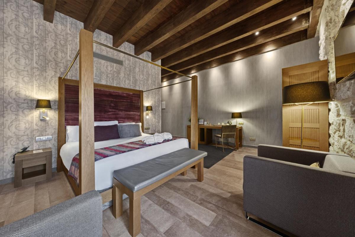 Cama o camas de una habitación en Castilla Termal Monasterio de Valbuena