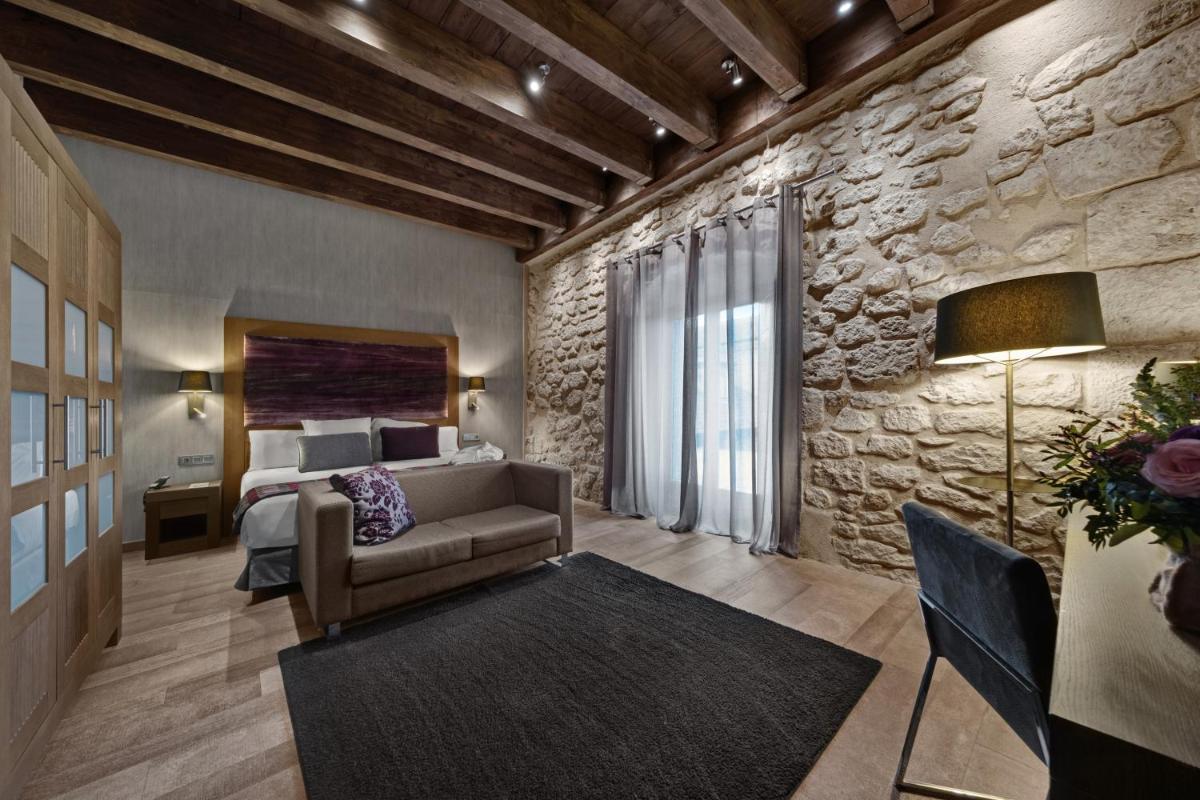 Cama o camas de una habitación en Castilla Termal Monasterio de Valbuena