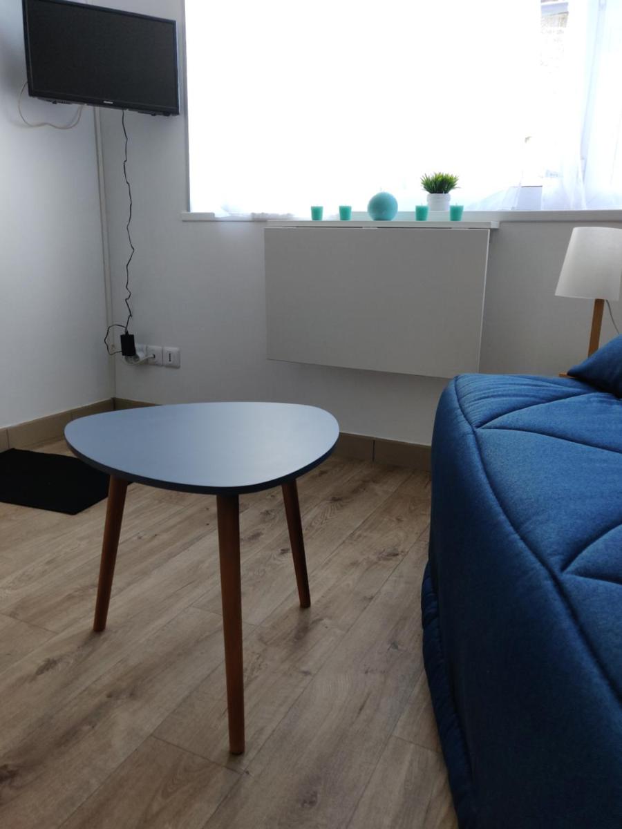Studio cosy - proche gare & centre-ville - stationnement - cour intérieure table & chaises - Housity