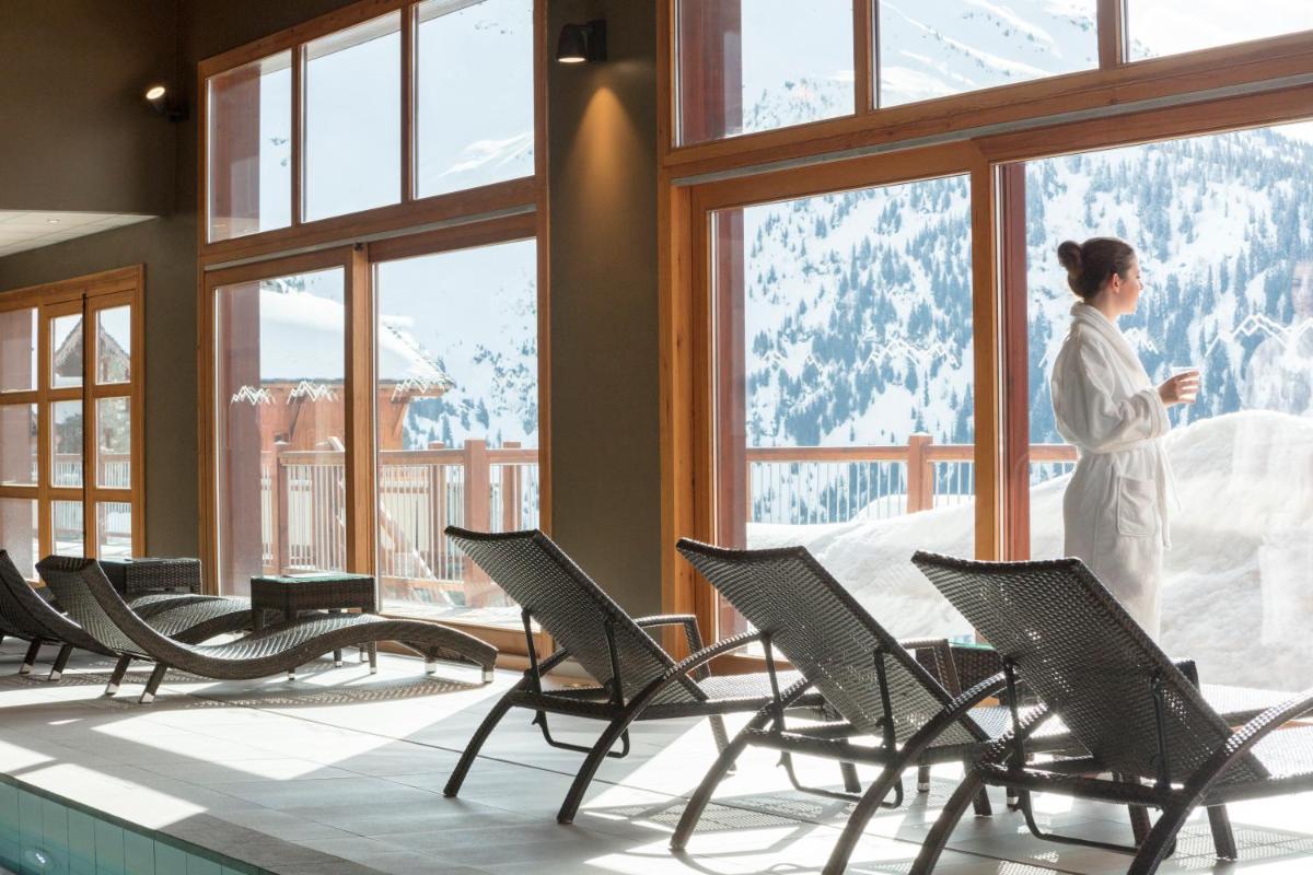 Vue générale sur la montagne ou vue sur la montagne depuis l'hôtel