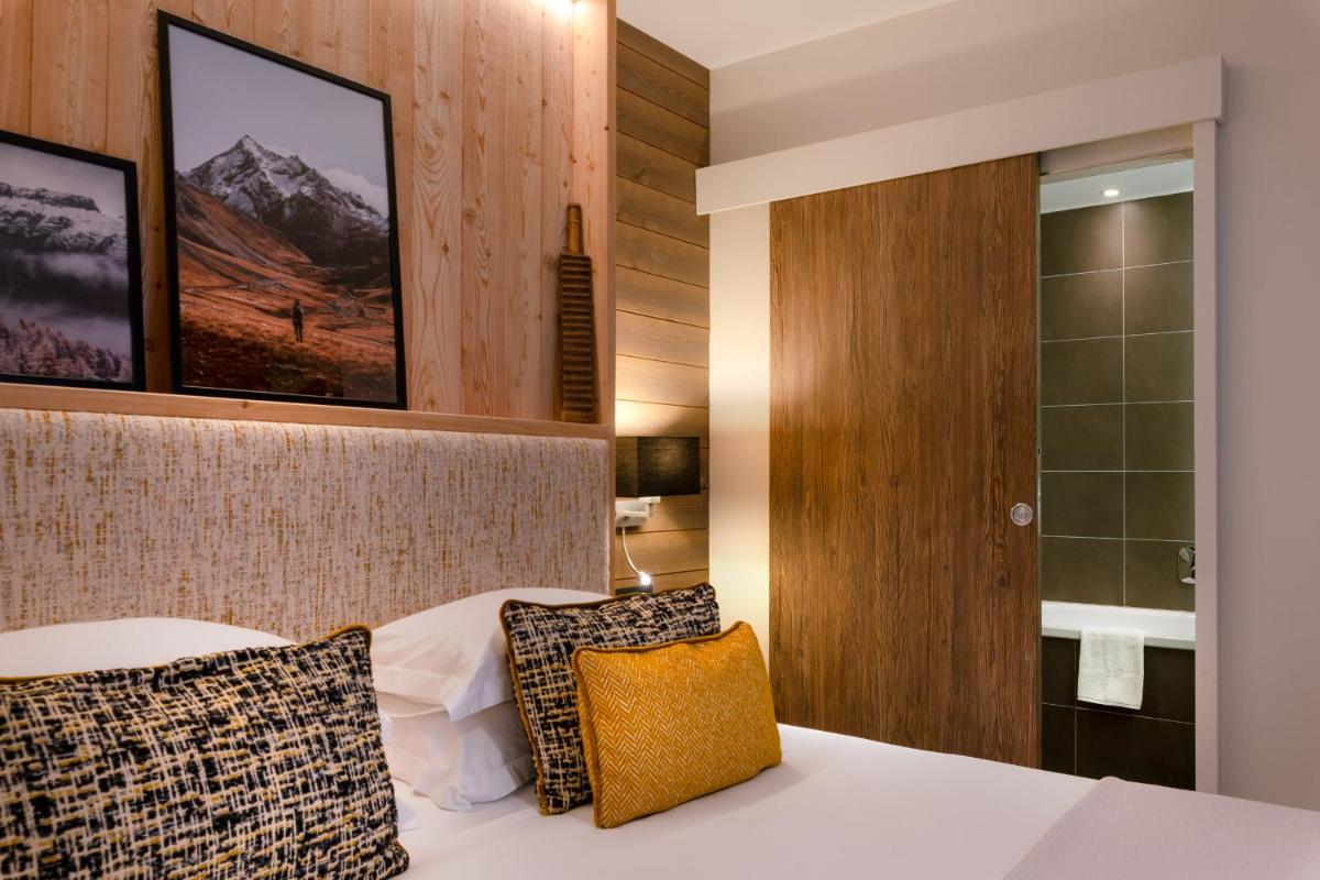 Un ou plusieurs lits dans un hébergement de l'établissement ILY Hotels & Spa La Rosiere