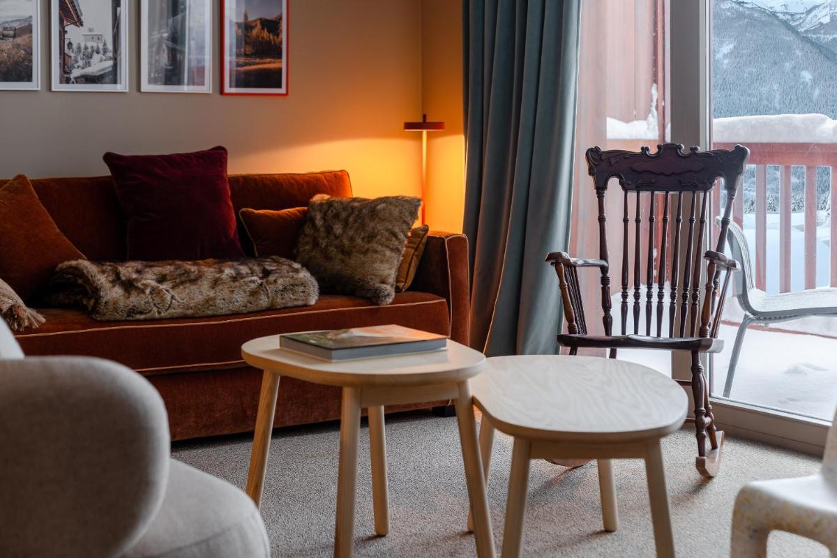 Coin salon dans l'établissement ILY Hotels & Spa La Rosiere