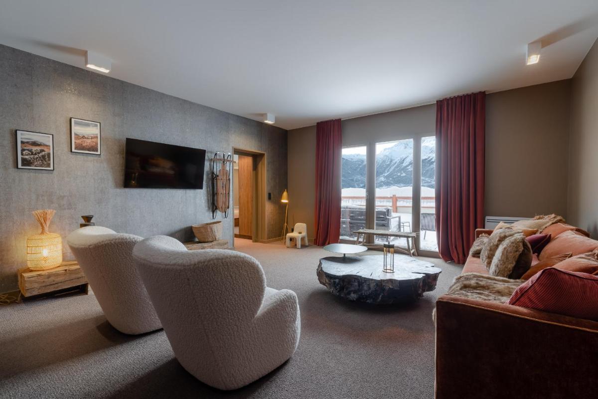 Coin salon dans l'établissement ILY Hotels & Spa La Rosiere