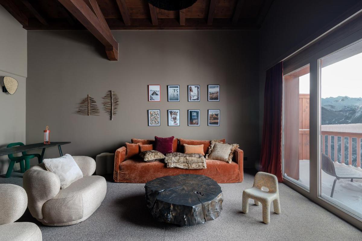 Coin salon dans l'établissement ILY Hotels & Spa La Rosiere