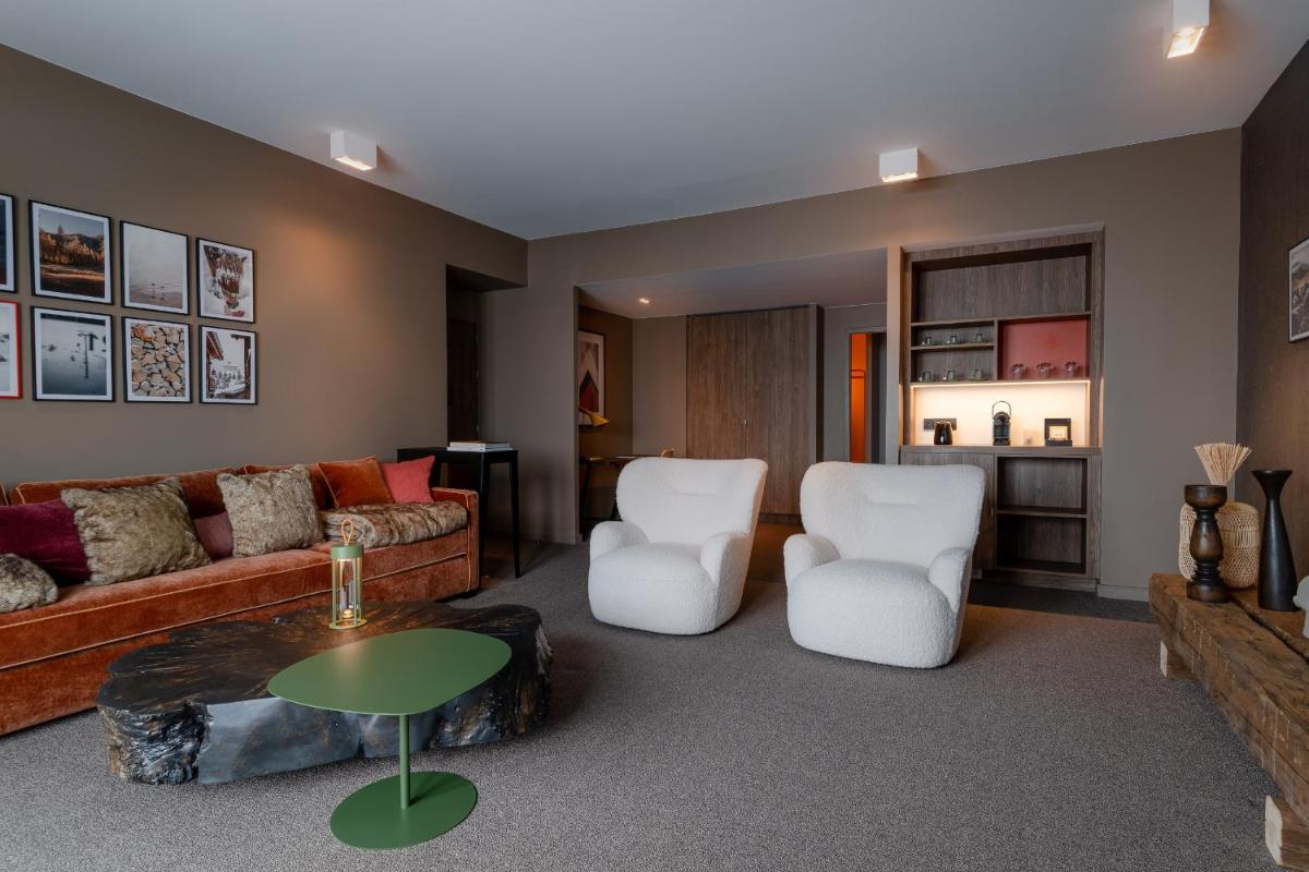 Coin salon dans l'établissement ILY Hotels & Spa La Rosiere