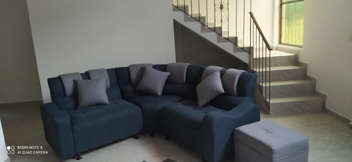 Casa amplia con aire acondicionado. Excelente clima y ubicación. - Housity