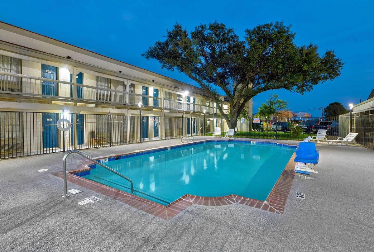 Studio 6-Denton, TX - UNT - Housity