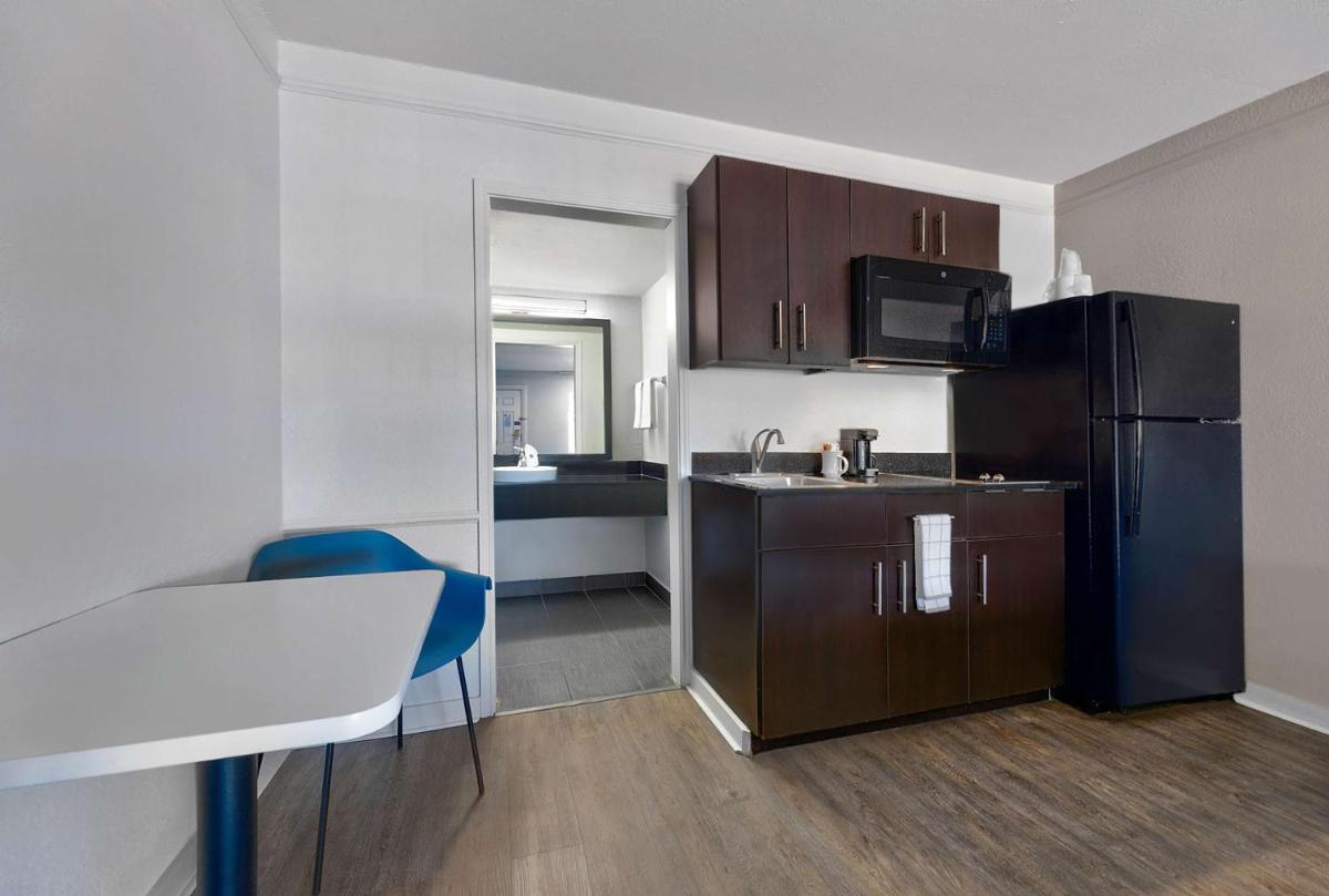 Studio 6-Denton, TX - UNT - Housity
