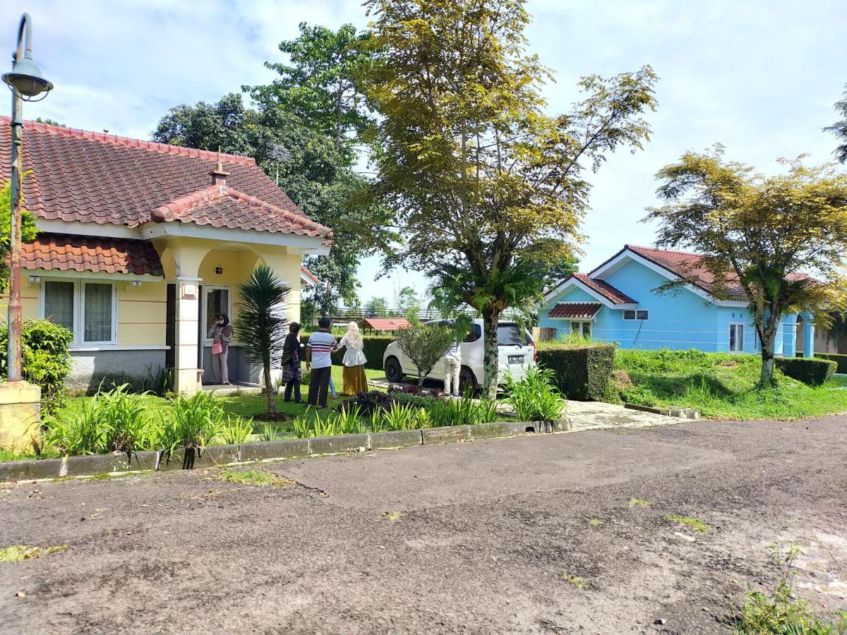 Villa Sasky Ciater - Housity