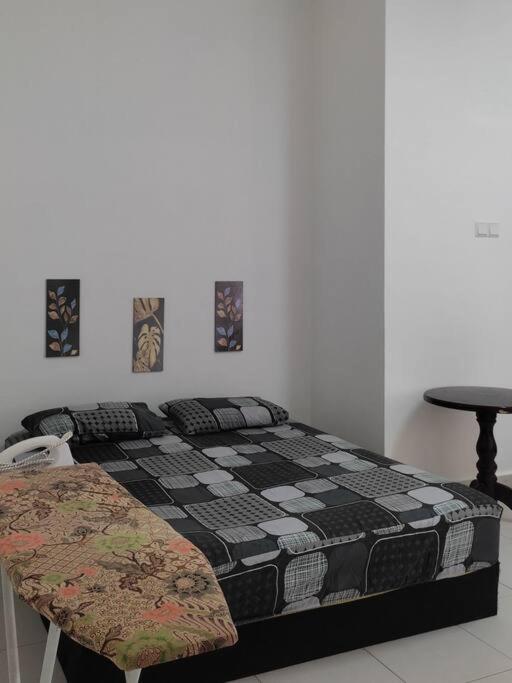 ARWA Guest House Batu Pahat, 4-bedroom double storey, free parking - Housity
