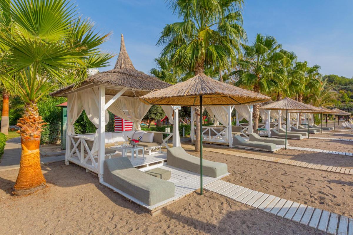 Justiniano Theodora Resort - Housity