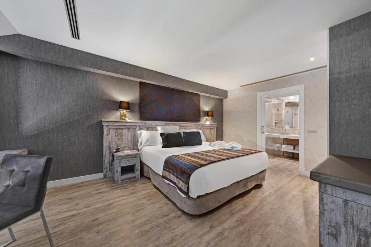 Cama o camas de una habitación en Castilla Termal Monasterio de Valbuena
