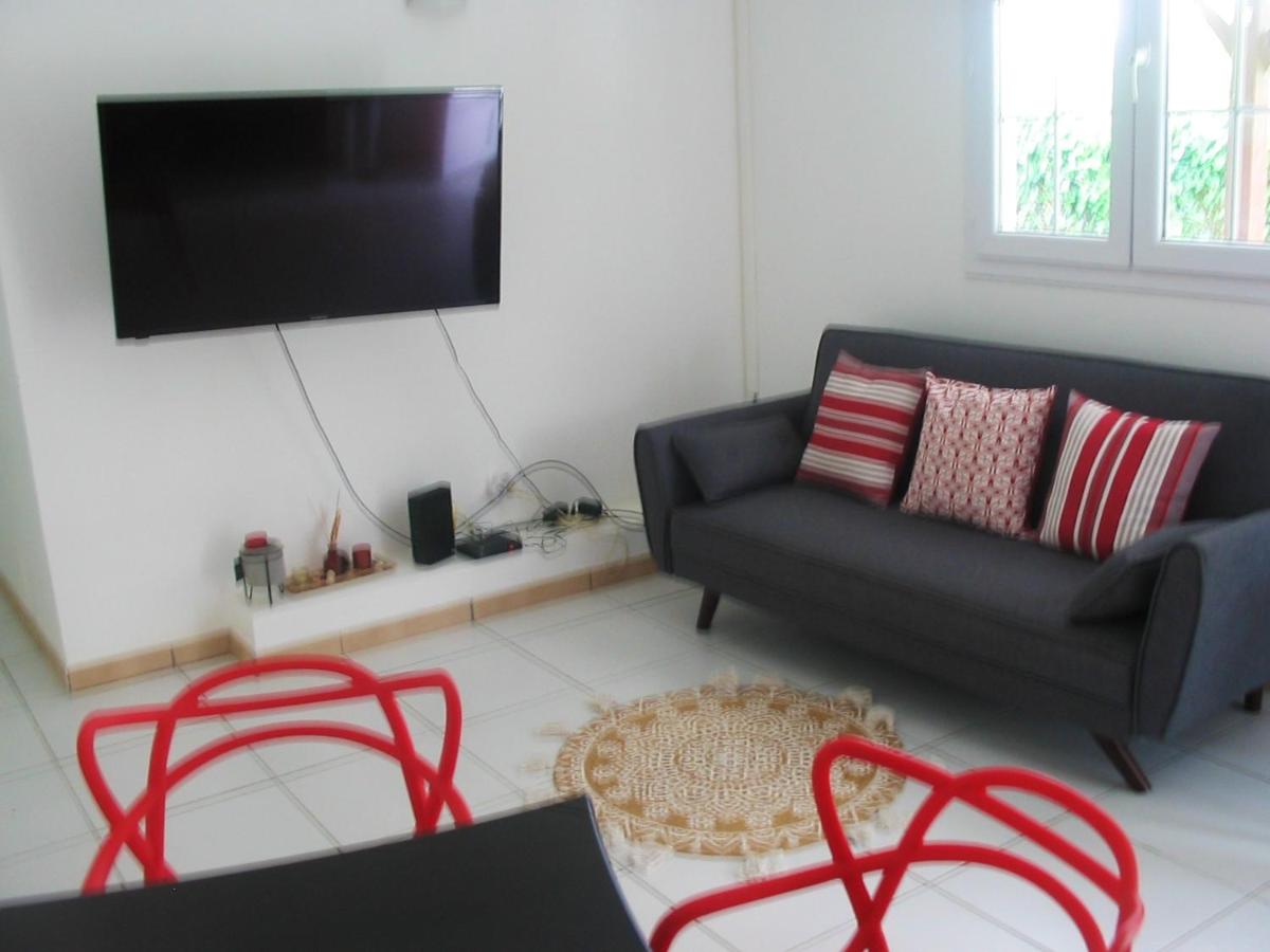 Appartement charmant, Saint-Esprit, 40 m², vue sur la montagne. - Housity