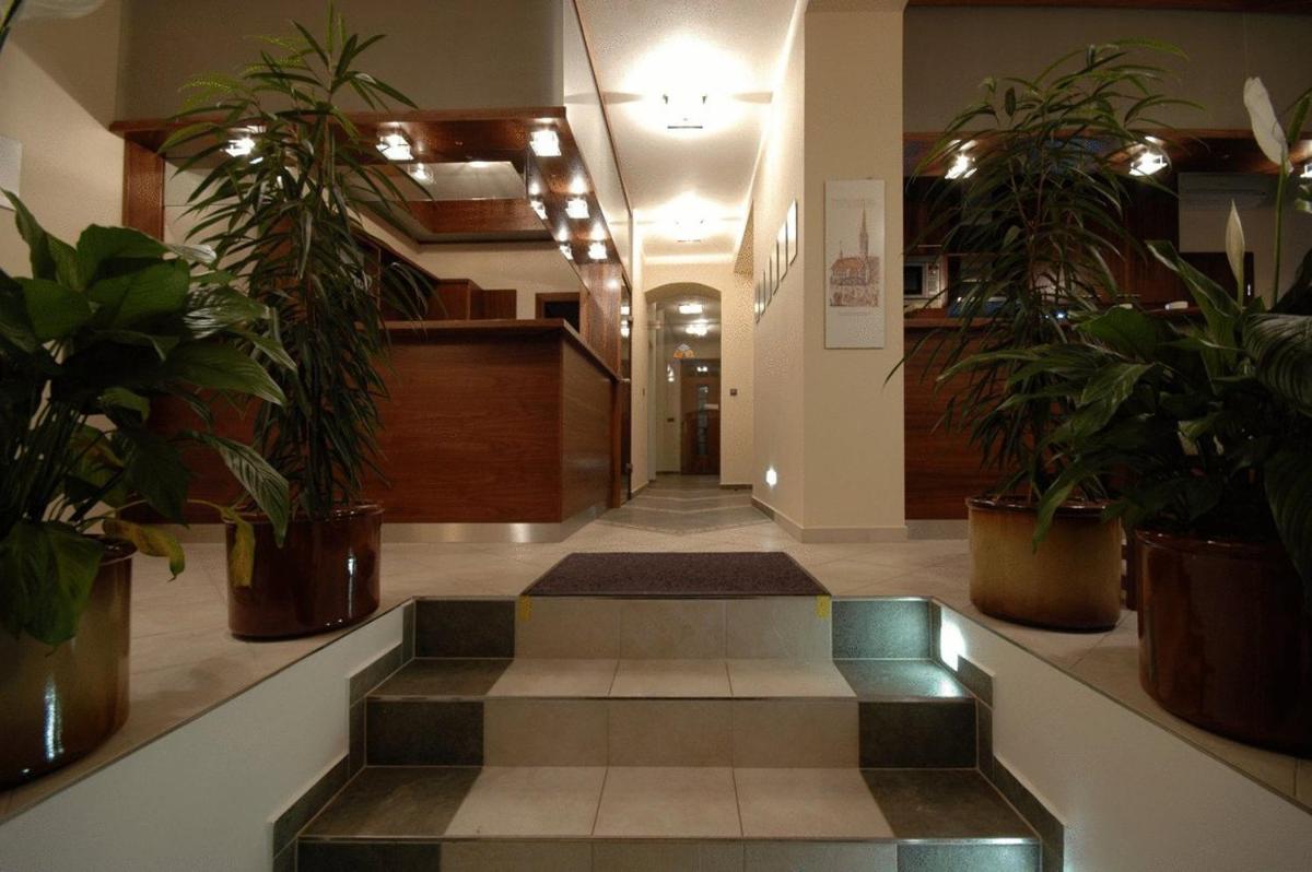 Hotel Penzion Na Hradě - Housity