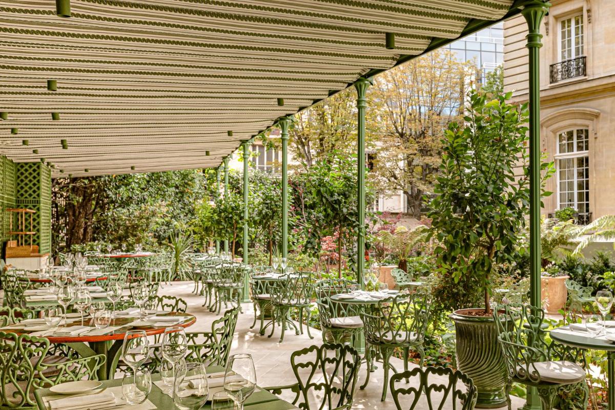 Restaurant ou autre lieu de restauration dans l'établissement Saint James Paris