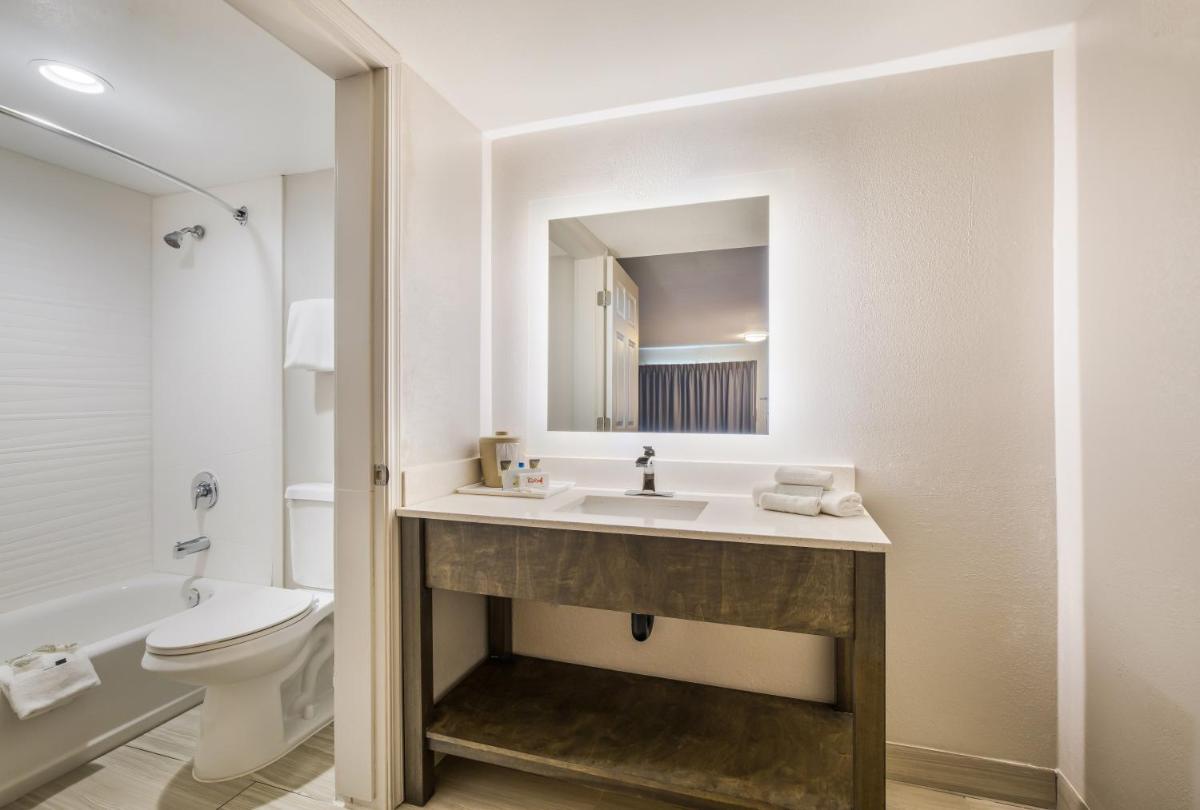 Days Inn by Wyndham Chula Vista-San Diego - Housity