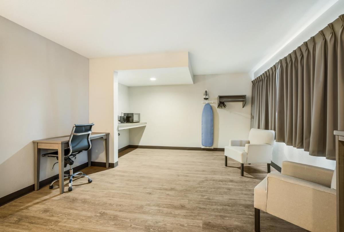 Days Inn by Wyndham Chula Vista-San Diego - Housity