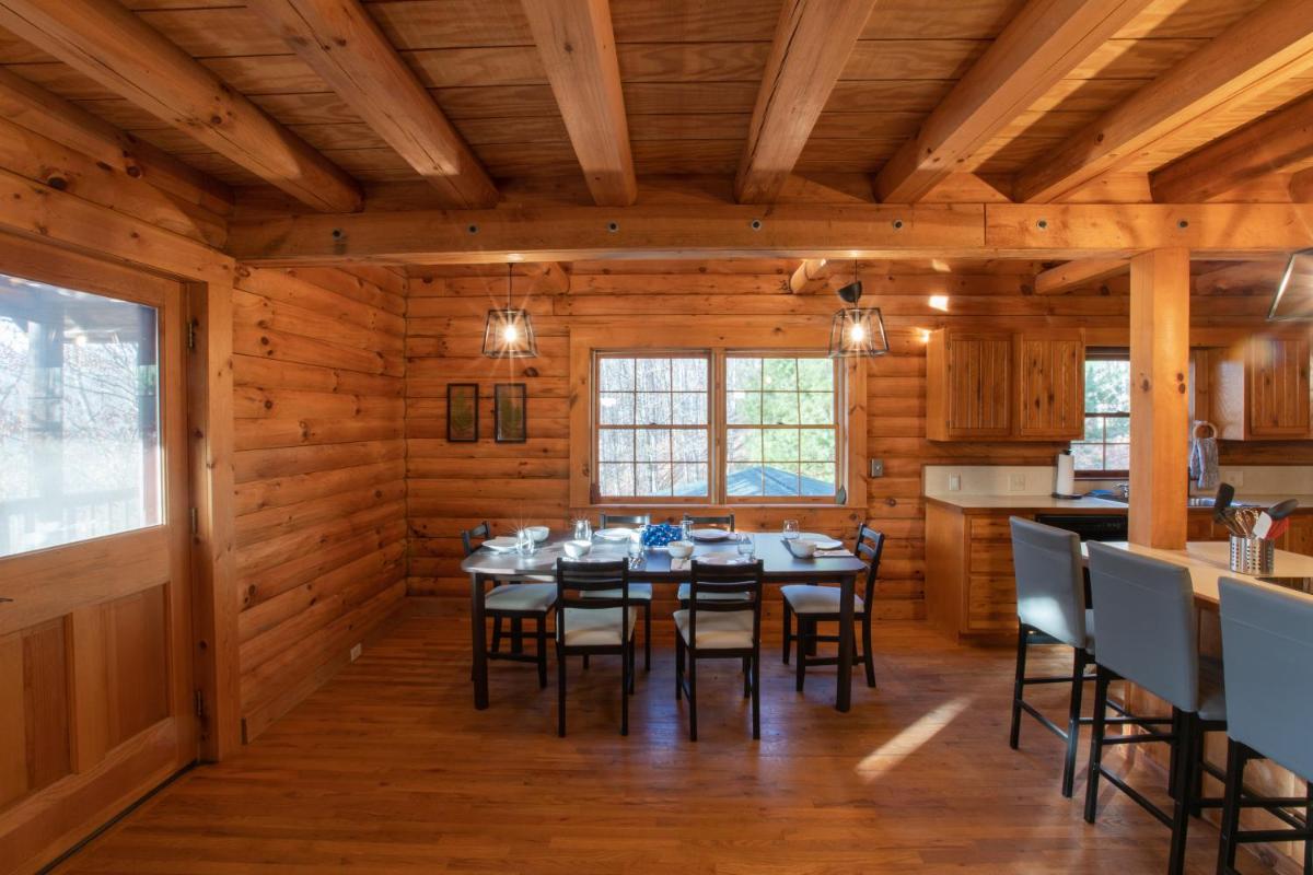 Treetops Cabin easy to Asheville with fast wifi and great view - Housity