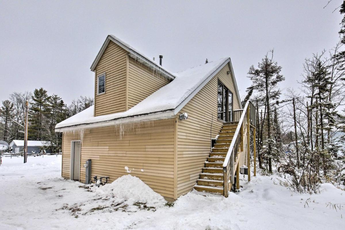 Cozy Eagle River Escape with Direct Lake Access - Housity