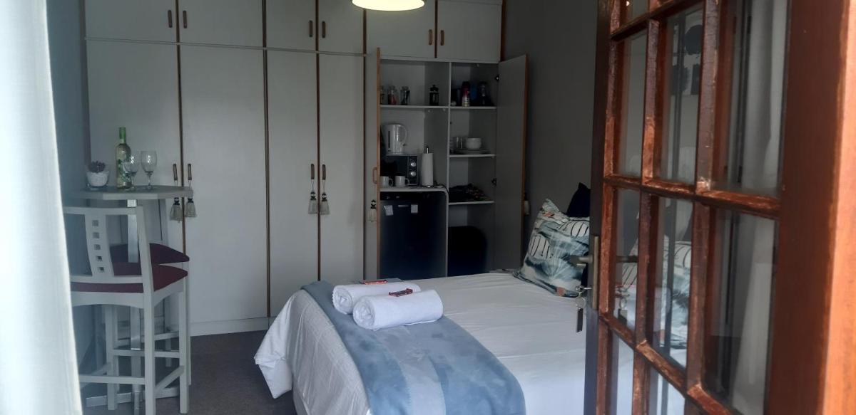 Shark Cove Little Cottage - Housity