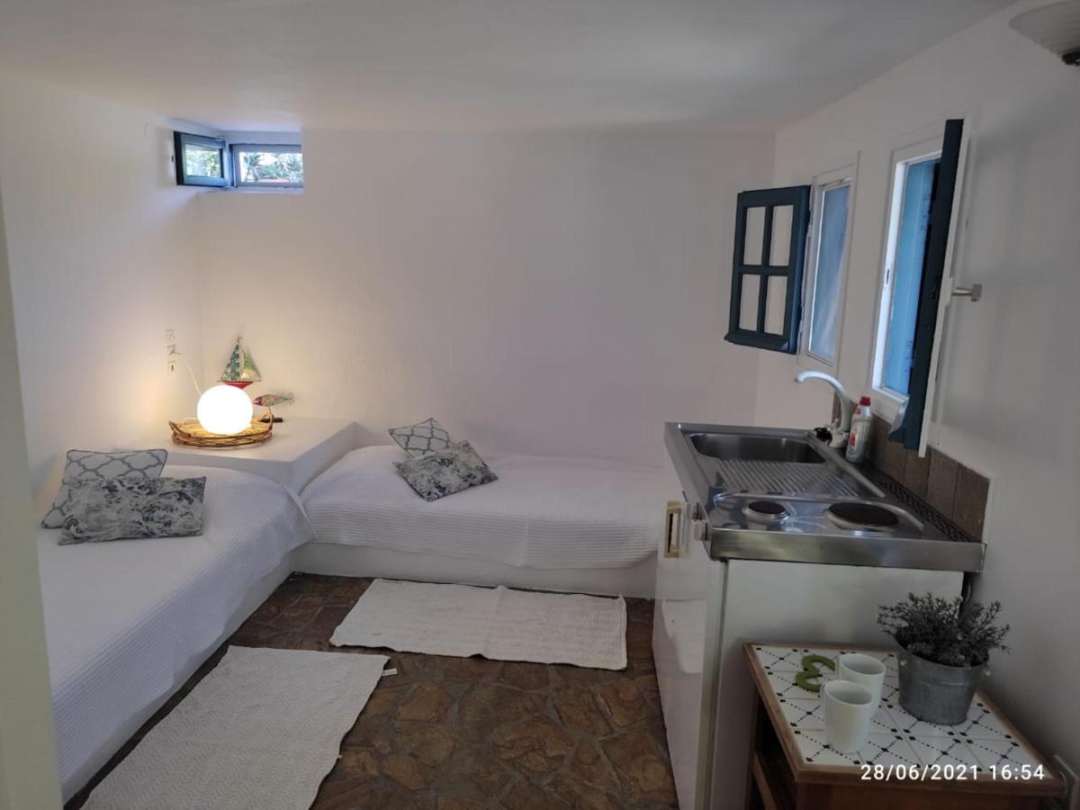Chez Semiramis Sunrise Serifos 11 persons - Housity