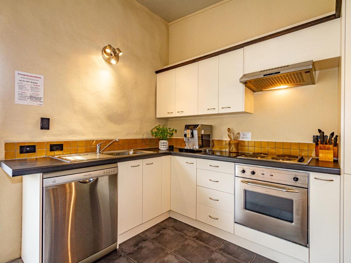 The Yellow Straw House - Rangataua Holiday Home - Housity