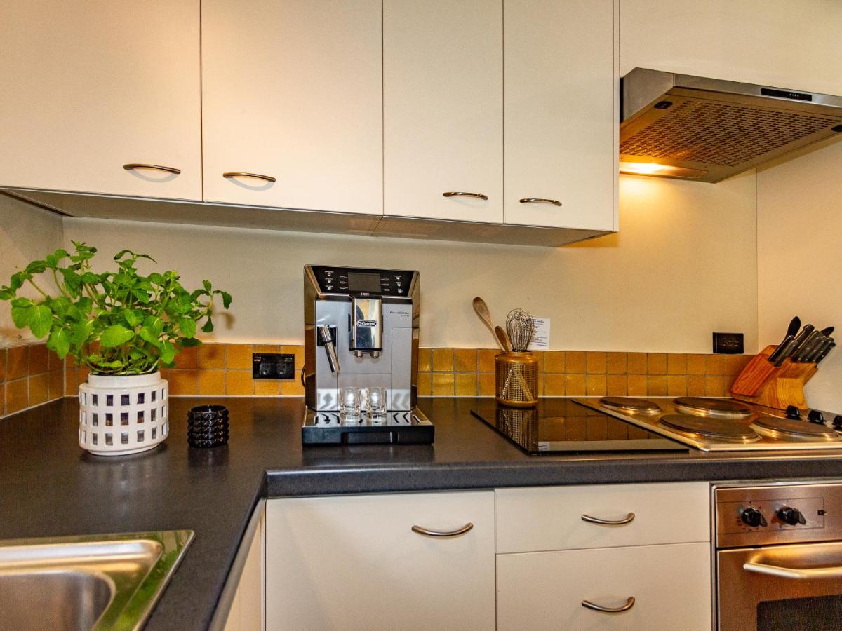 The Yellow Straw House - Rangataua Holiday Home - Housity