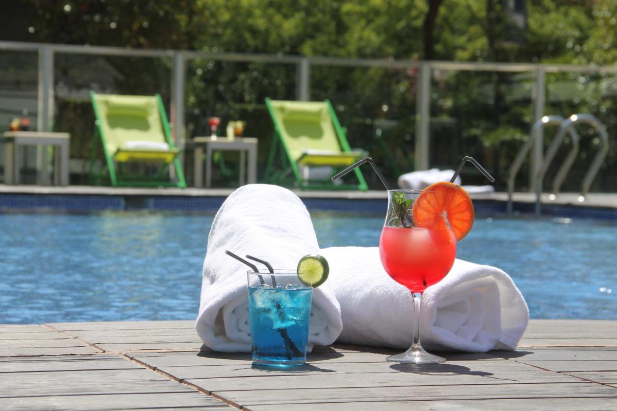 Piscina en o cerca de Primus Valencia