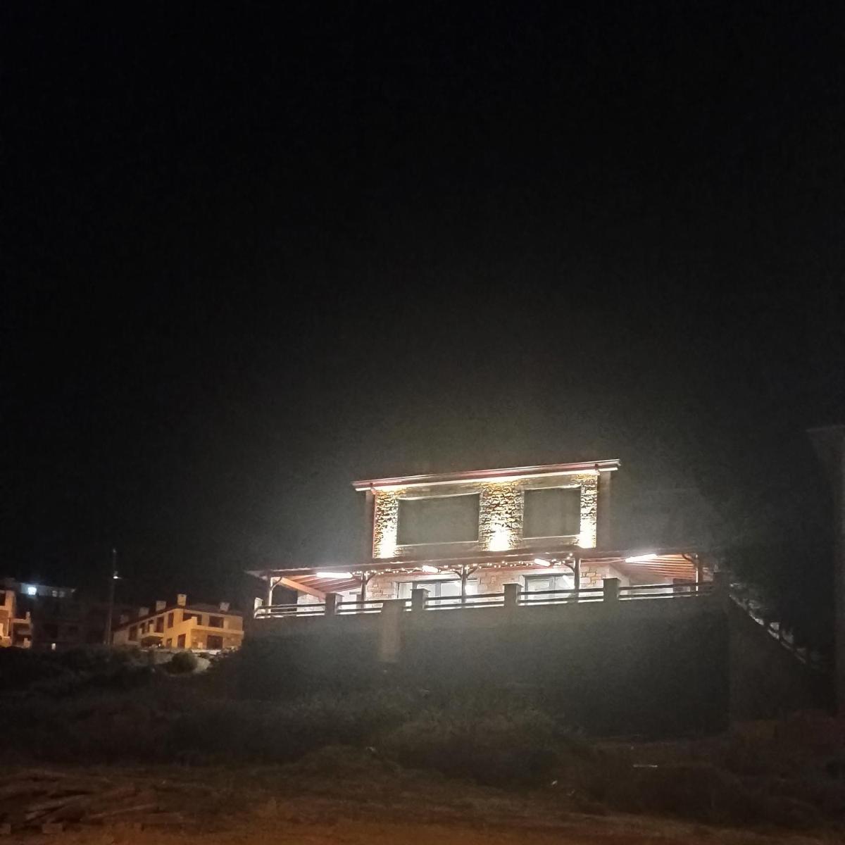 Taş Villa Ada Evi - 3+2 Dubleks, Verandalı - Housity