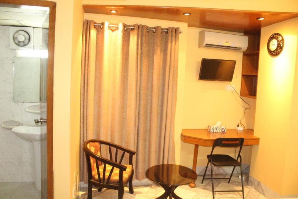 Maple Crest Service Apartment - Housity
