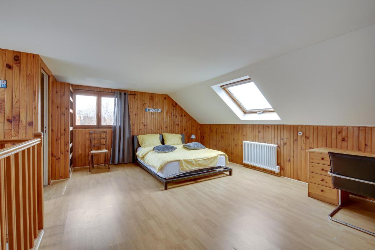 Chic house with babyfoot and gym - Housity