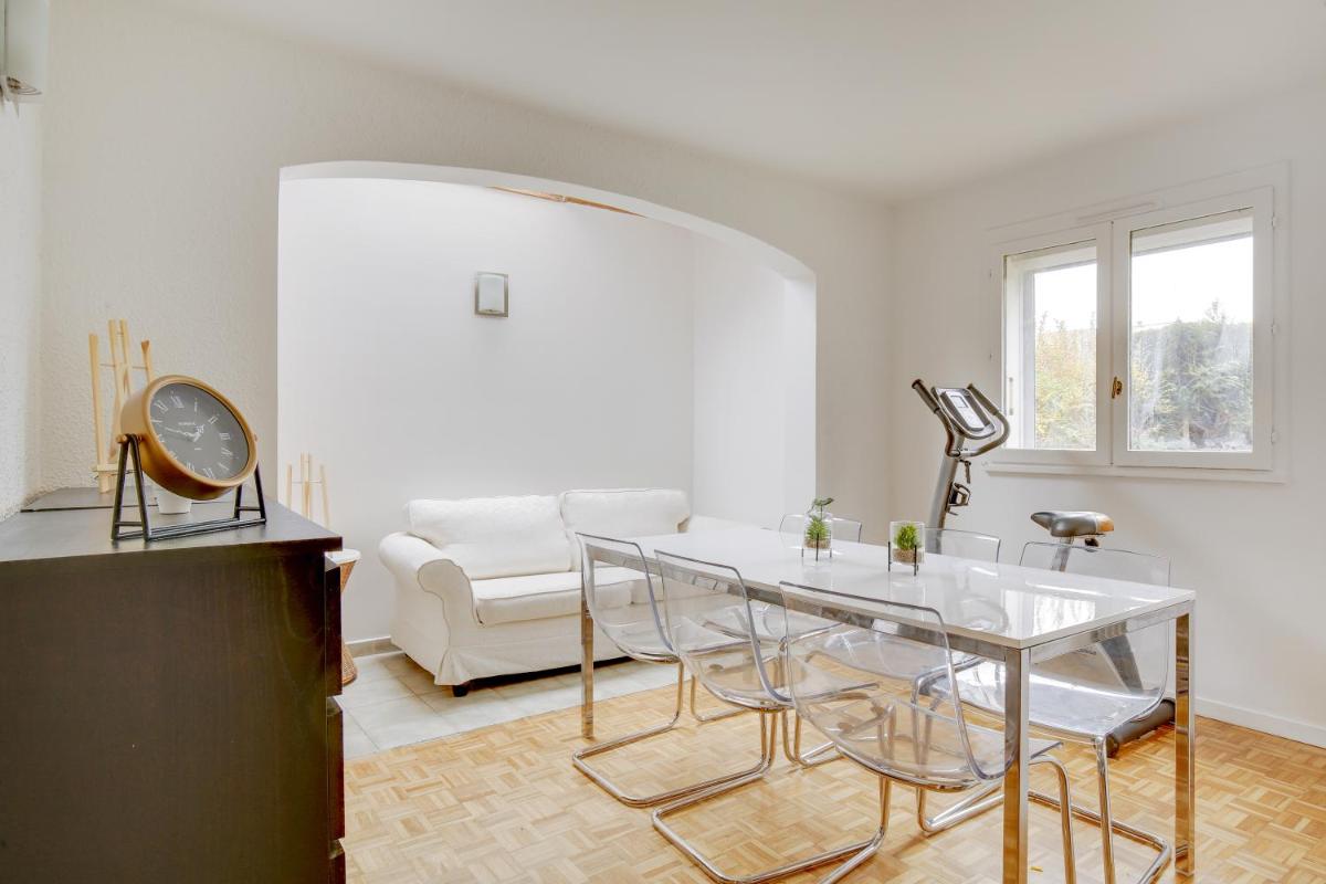 Chic house with babyfoot and gym - Housity