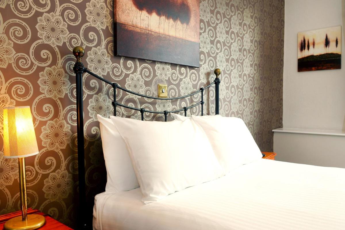 Bacon Arms, Newbury - Housity