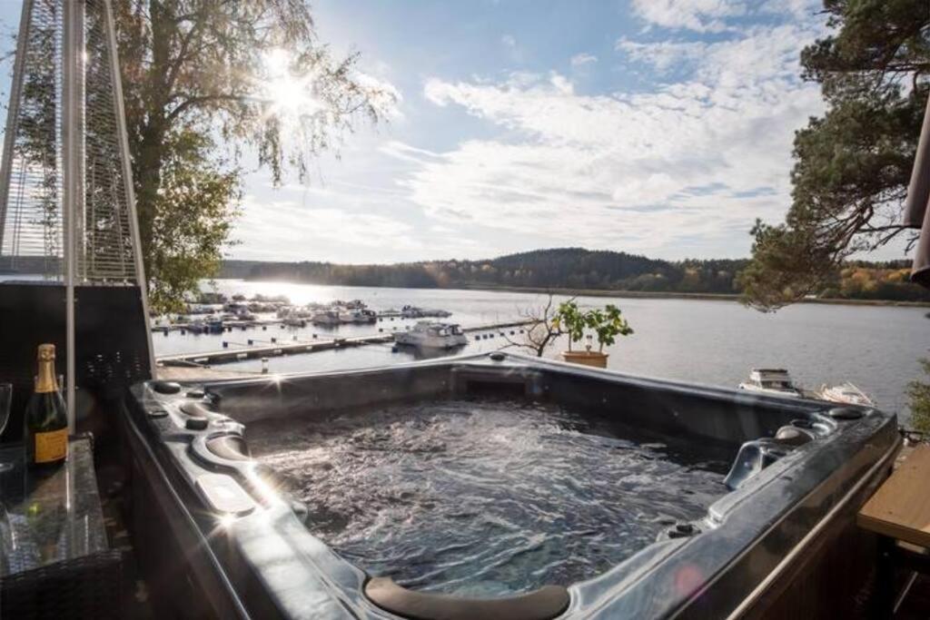 Suitetrails - Exclusive House in Steninge Marina , Märsta
