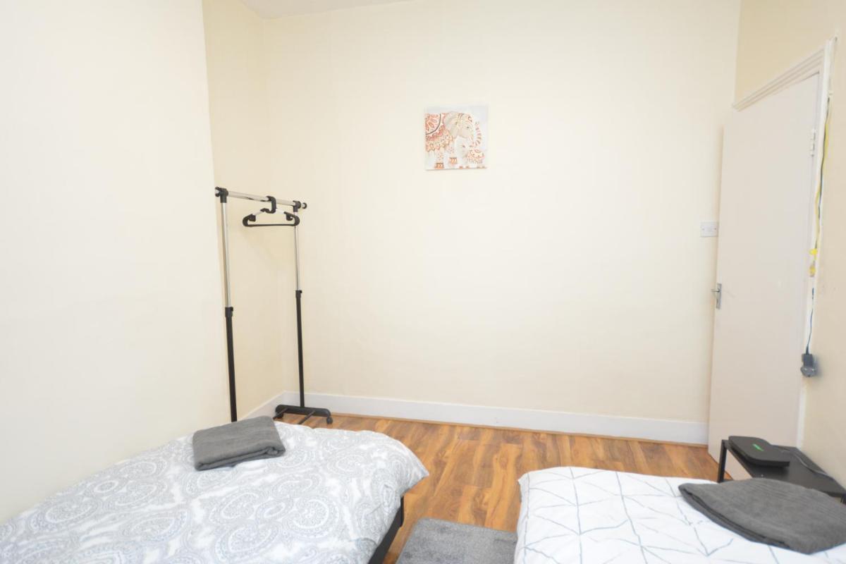 Cheerful 4 bedroom House in greater London - Housity