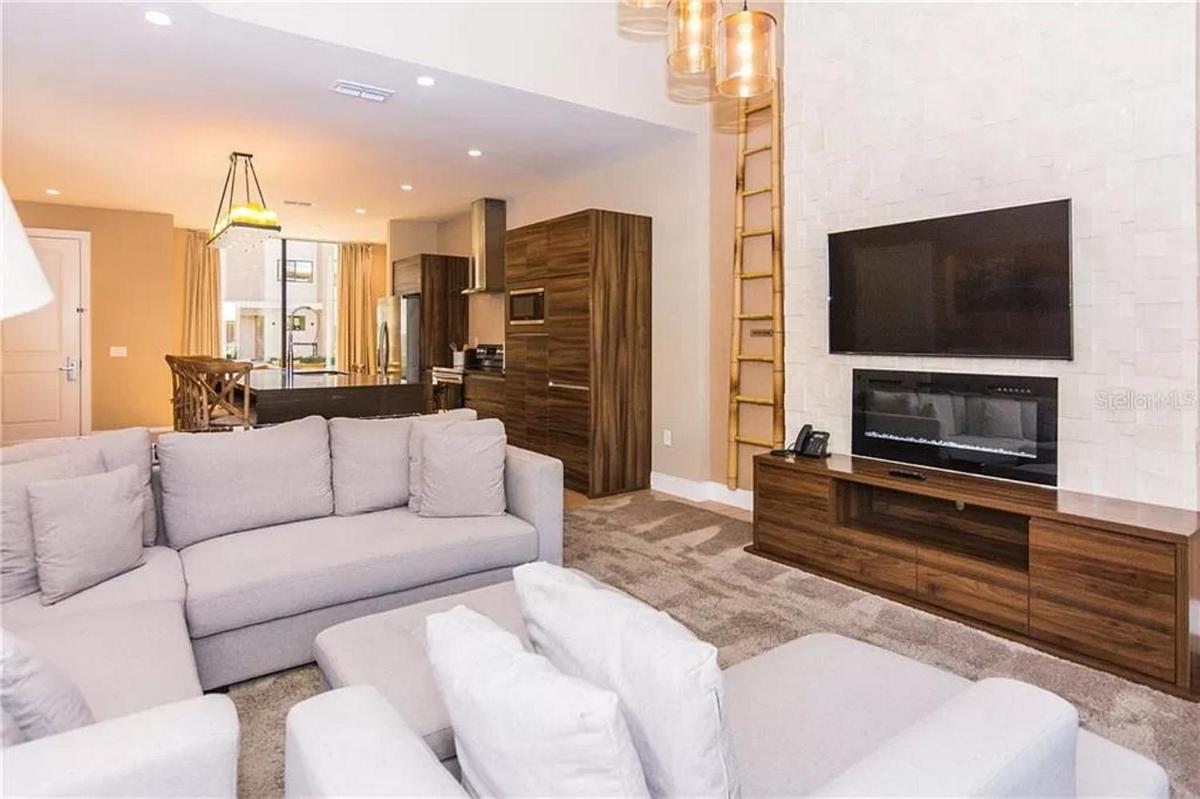 Suitetrails - Magic Village 4 Bedroom! Welcome Home!