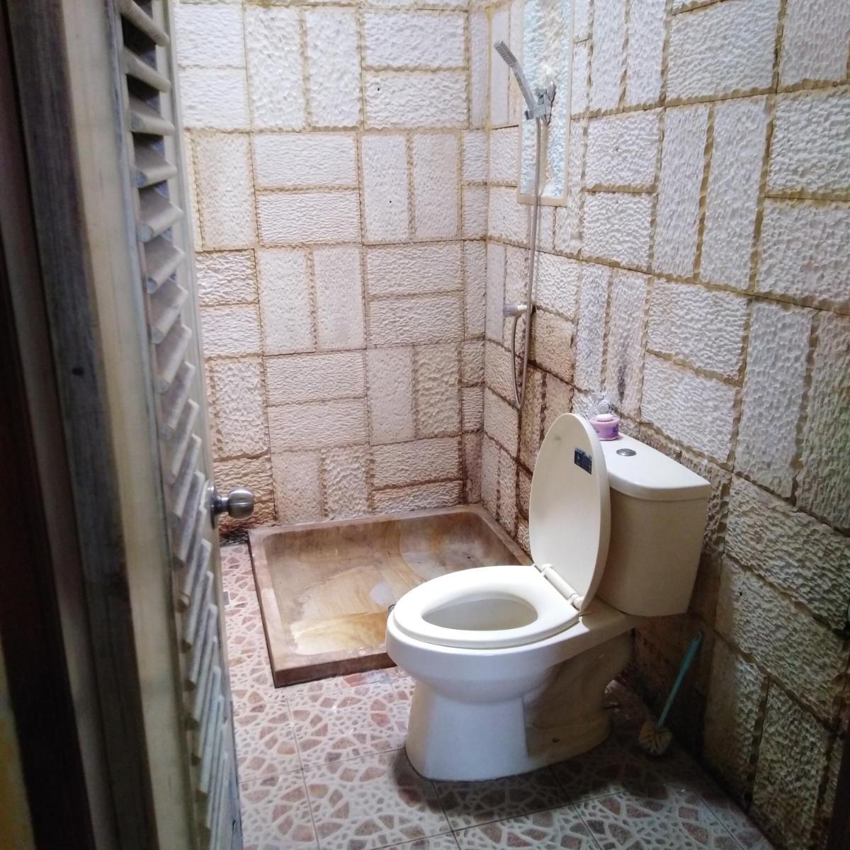 Edhost D'Castillo - Housity