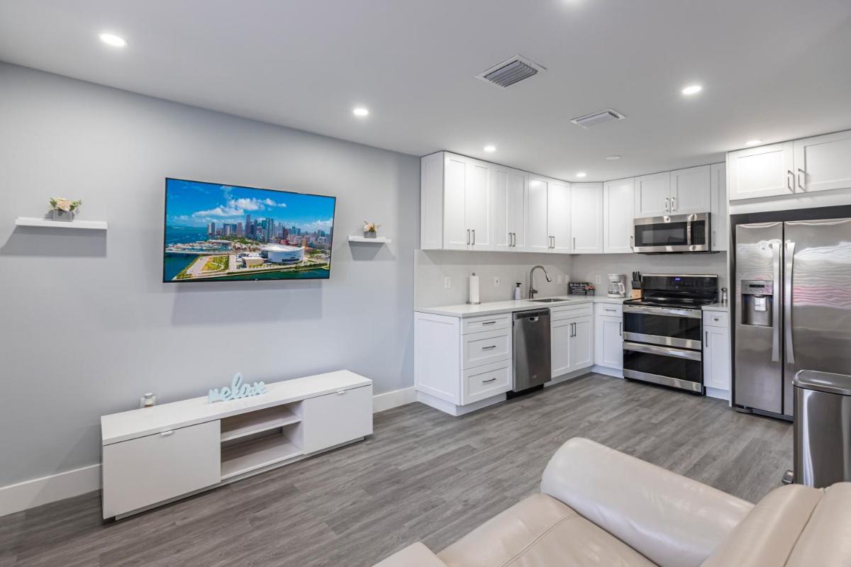 LOVELY NEWLY RENOVATED HOME 3 Bedrooms 3 baths NICE PATIO - Housity
