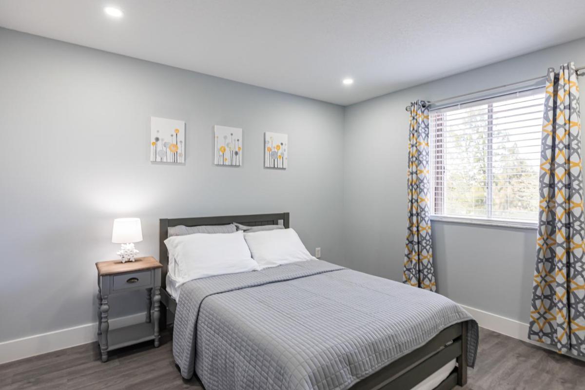 LOVELY NEWLY RENOVATED HOME 3 Bedrooms 3 baths NICE PATIO - Housity