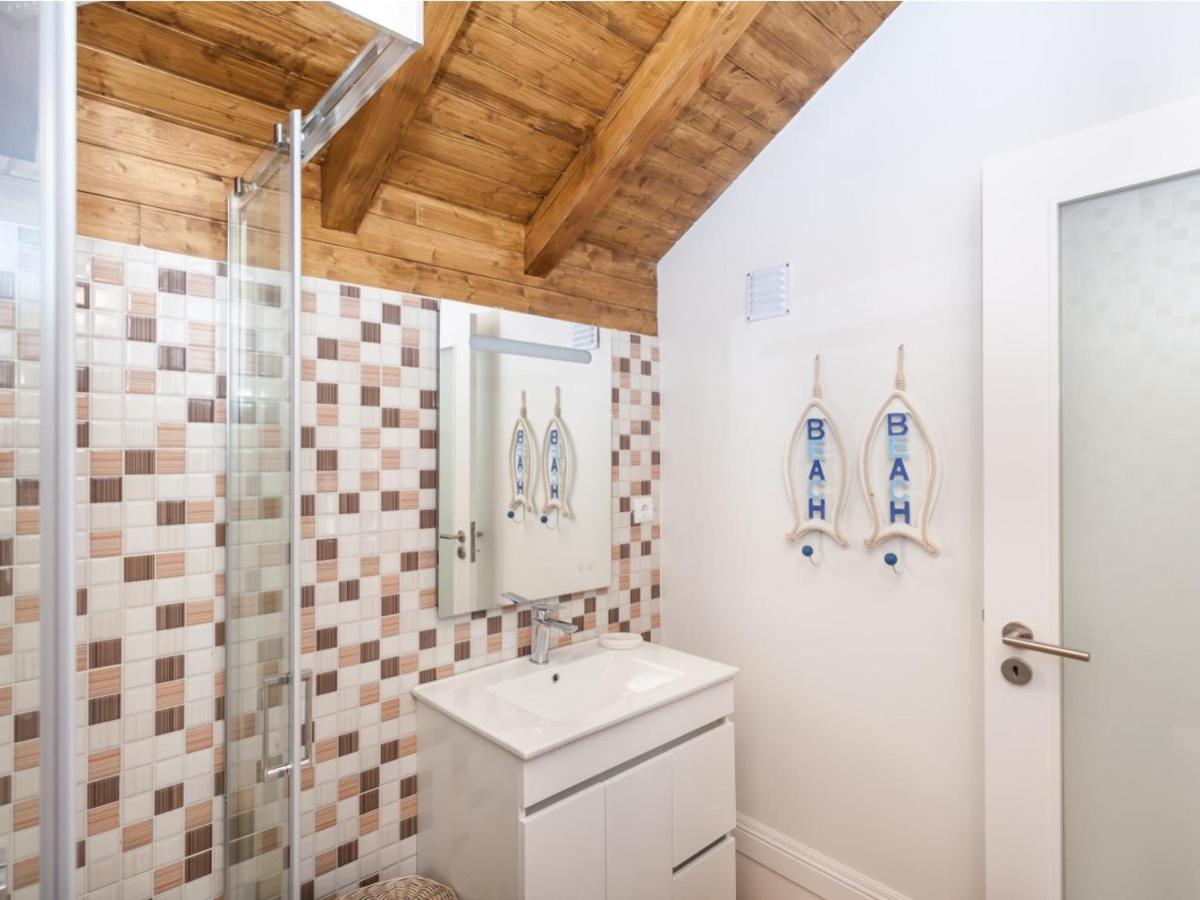 Castle Beach House - Housity