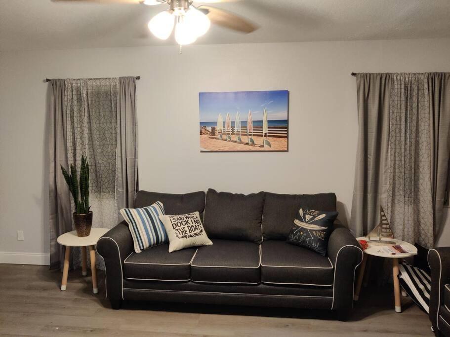 Near Venice Beach, sleeps 6, walk to river - Housity