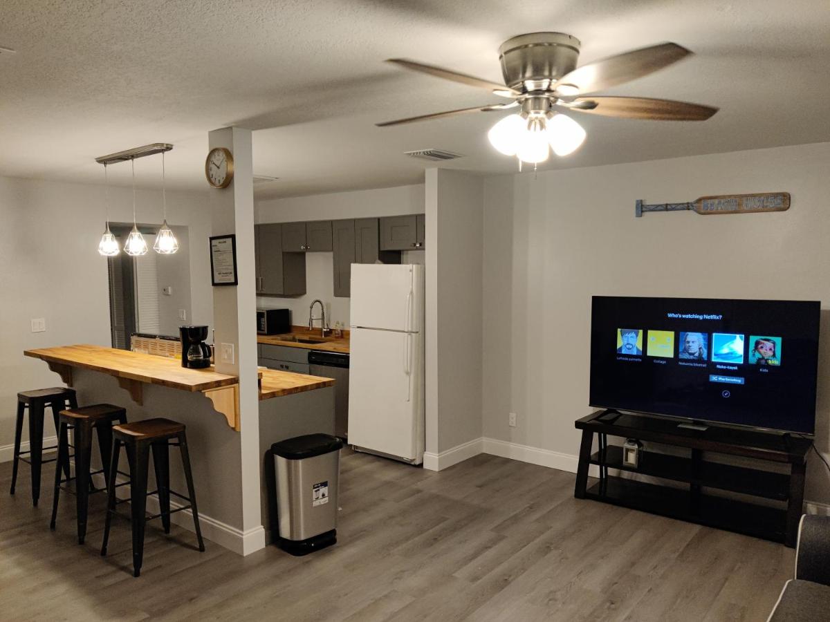 Near Venice Beach, sleeps 6, walk to river - Housity