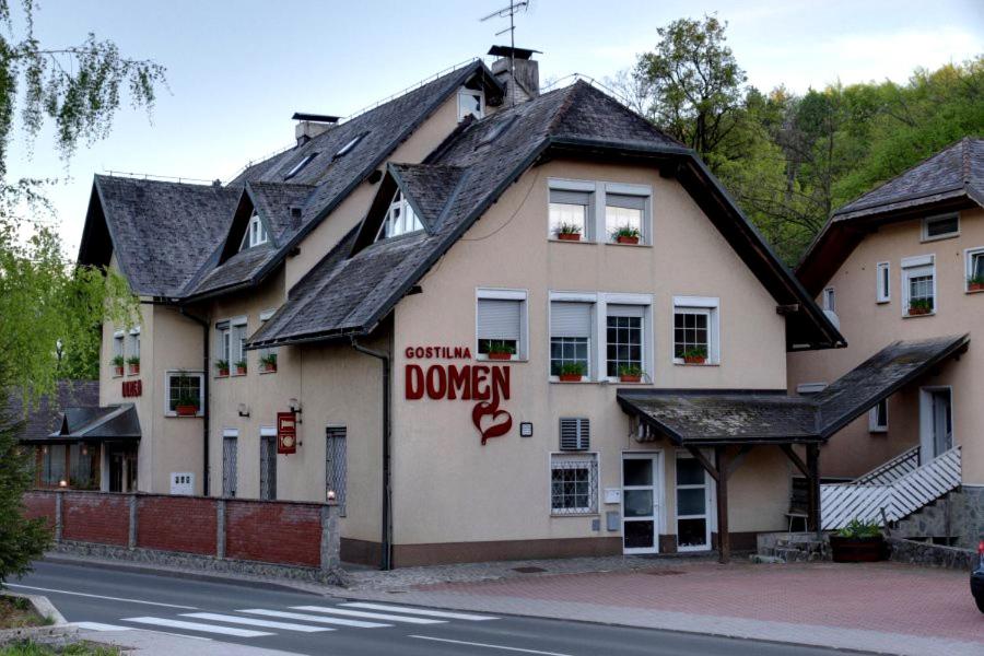Guesthouse Zorko Gostilna Domen - Housity