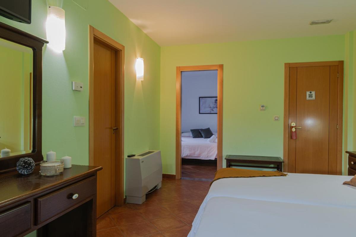 Cama o camas de una habitación en Hotel Balneario Río Pambre