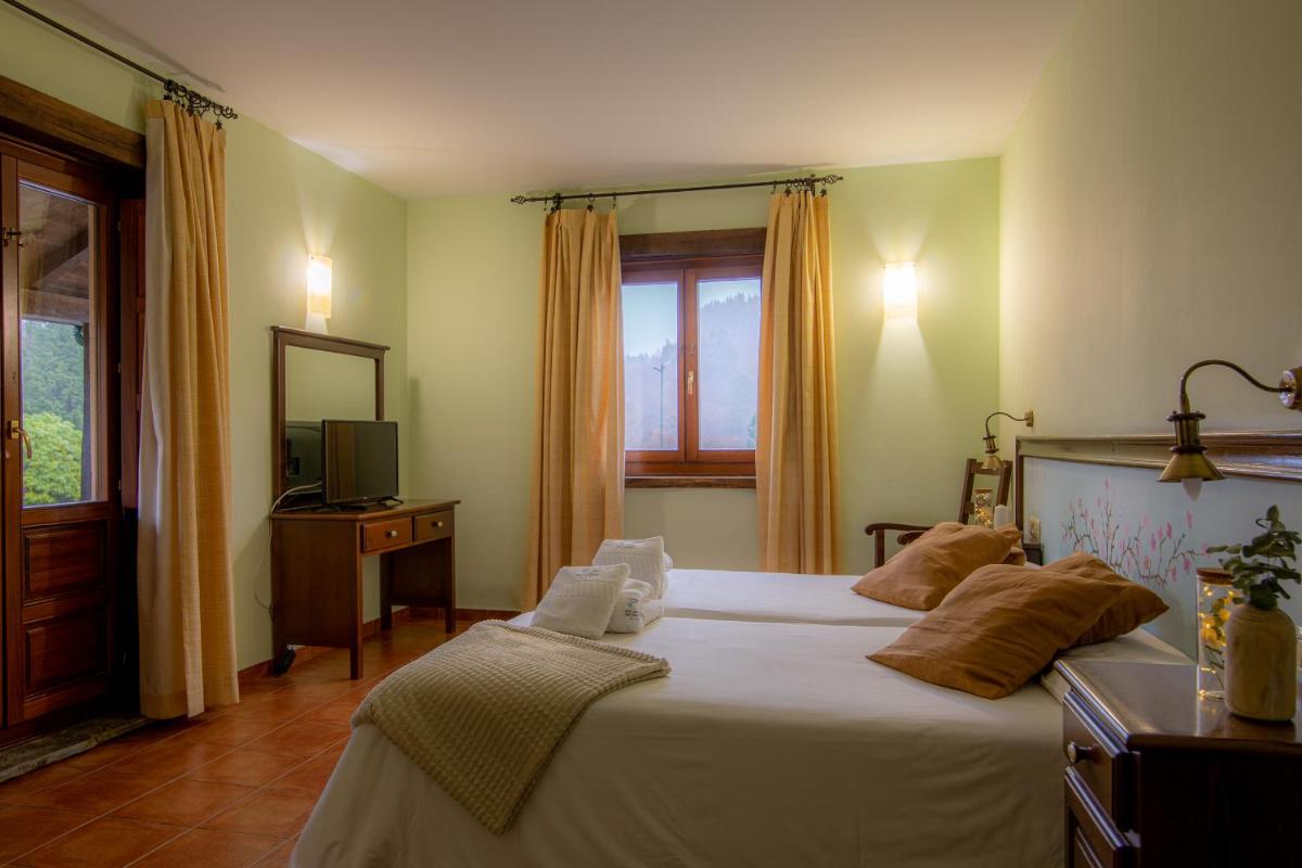 Cama o camas de una habitación en Hotel Balneario Río Pambre