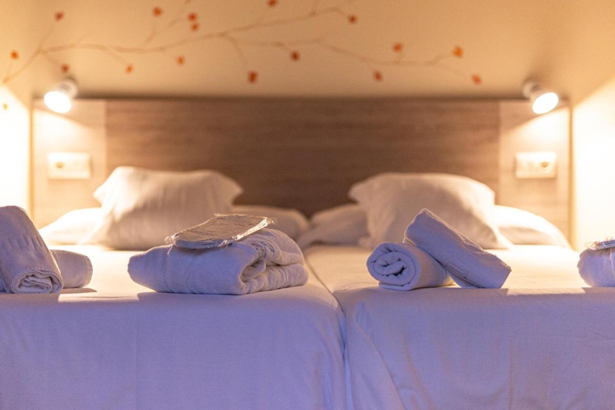Cama o camas de una habitación en Hotel Balneario Río Pambre