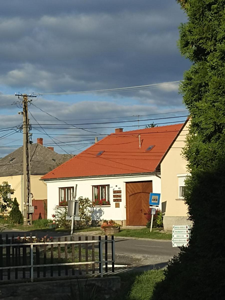 Bozsoki Pihenő - Housity