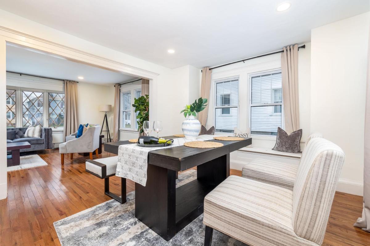 Gorgeous 3 bedroom - 9 mins to Hartford, Connecticut - Housity