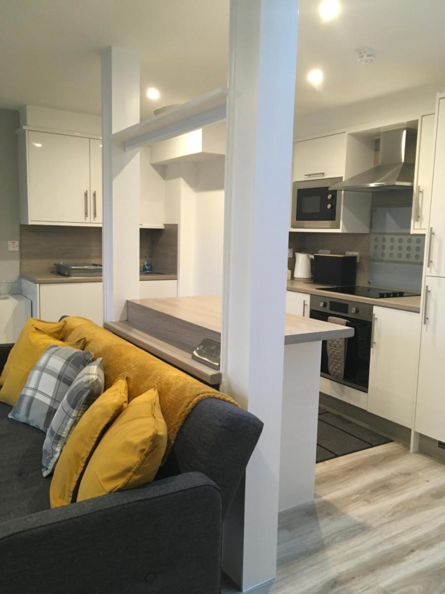 Cosy cottage with sea views close to local shops. - Housity