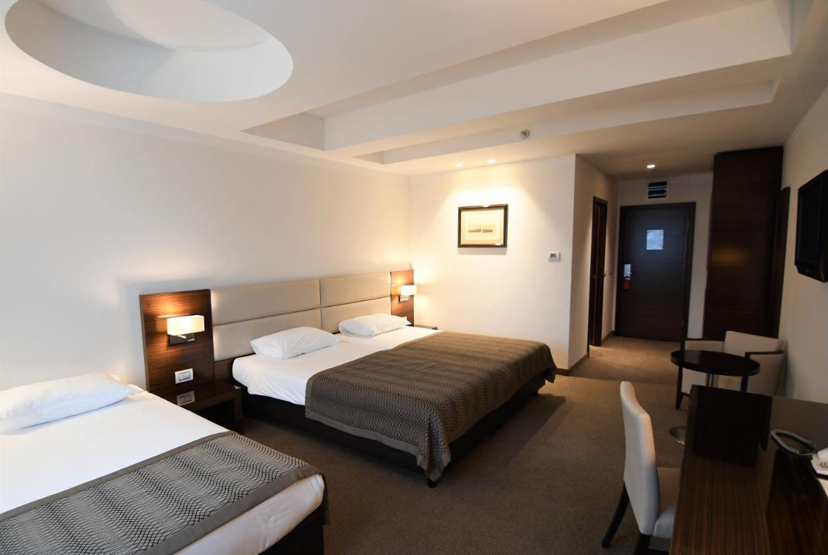 Hotel Aristos - Housity